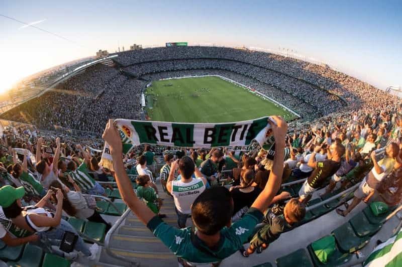 Suivez les matchs de football du Real Betis en direct et vivez l'ambiance avec un fan local