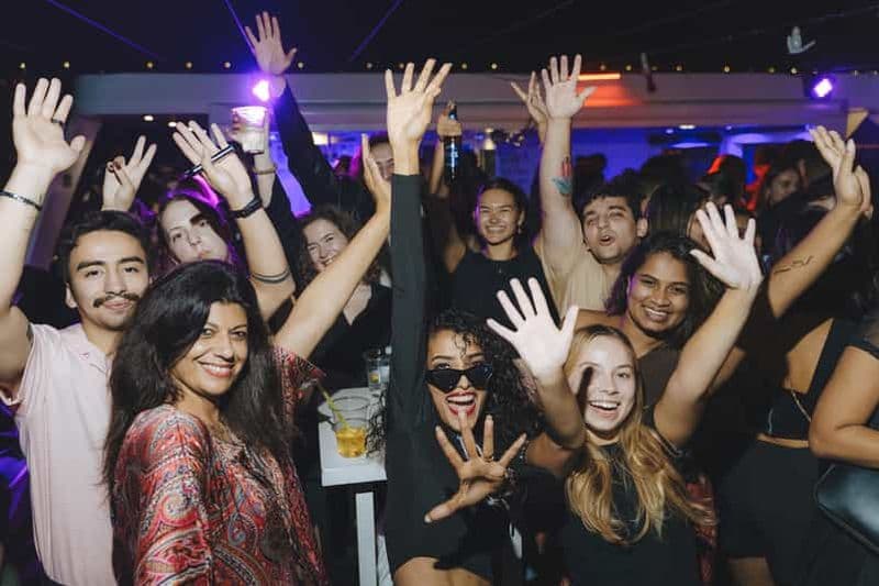 Tournée des bars à Kadıköy, Istanbul : une aventure nocturne réservée aux adultes