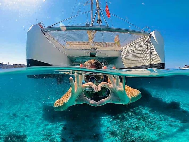 Depuis Palau : Excursion en catamaran dans l'archipel de la Maddalena avec déjeuner