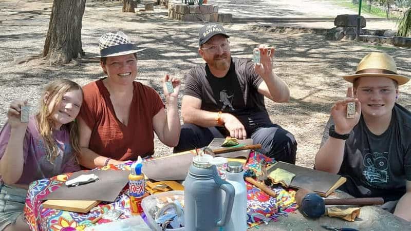 Ville de Salta : atelier d'artisanat d'alpaga et de cuir en plein air !