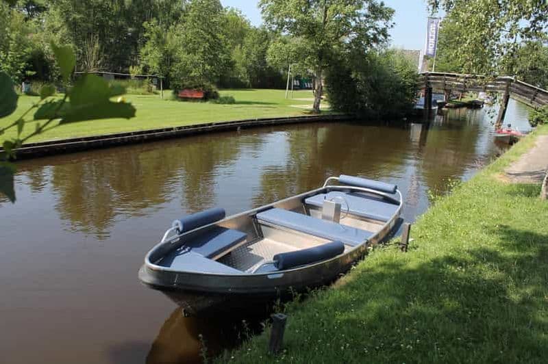 Location de bateau 2 heures 8 personnes avec barre à roue et coussins