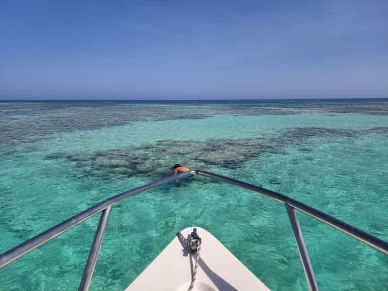 Jeddah : Excursion en bateau de plaisance à Bayada avec plongée en apnée