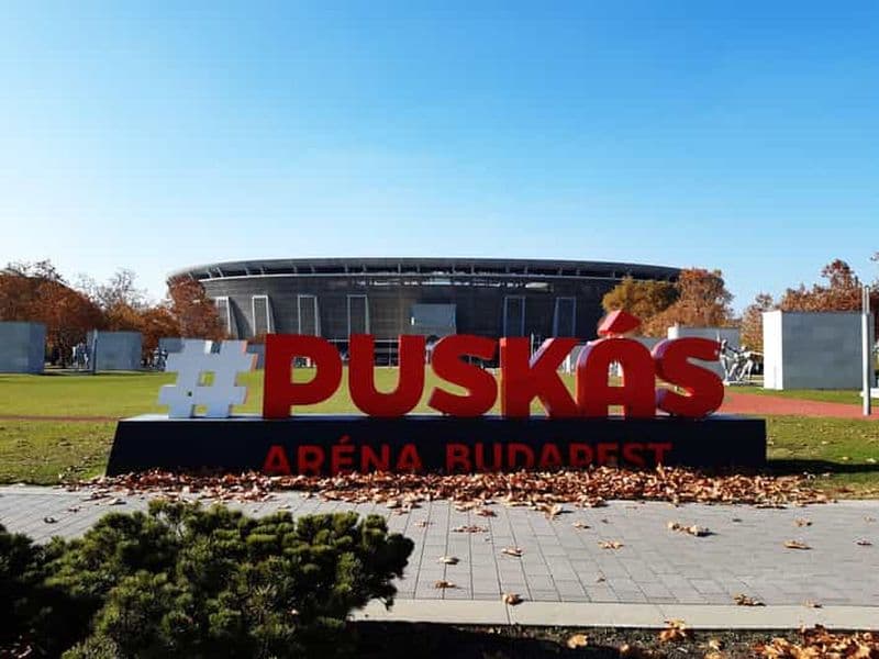 Budapest : visite pour les amateurs de football avec musique folklorique hongroise