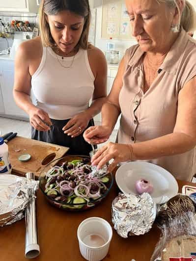 Oia : Cours de cuisine grecque et déjeuner avec une grand-mère locale