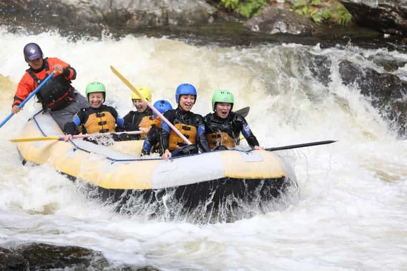 Pitlochry, Ecosse : Rafting en eaux vives en été