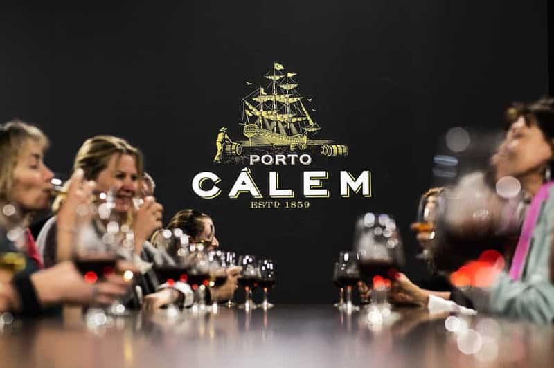 Porto : Visite des caves Cálem, musée interactif et dégustation de vin