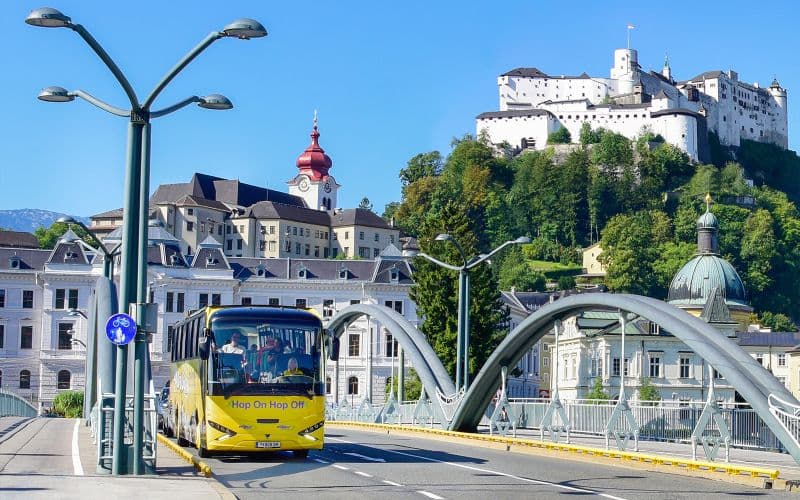 Salzburg Sightseeing : Visite guidée en bus Hop-on Hop-off