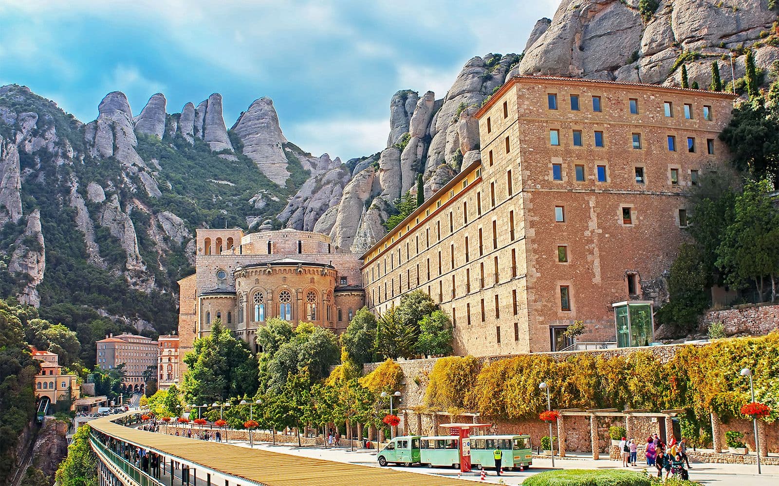 Depuis Barcelone : Monastère de Montserrat et Vierge noire avec billets de train et audioguide