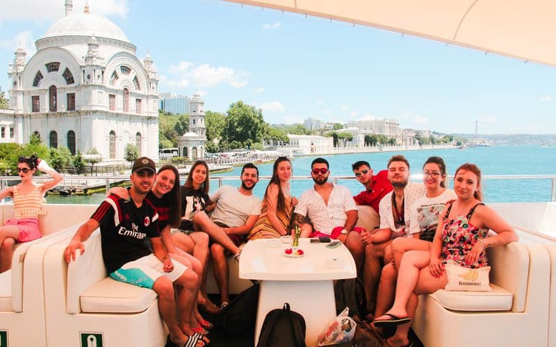 Billet Déjeuner-croisière à 2 plats sur le Bosphore et la mer Noire avec possibilité de baignade