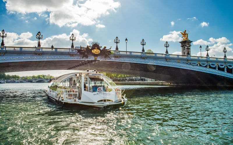 Batobus : Tour en bateau Hop-On Hop-Off sur la Seine