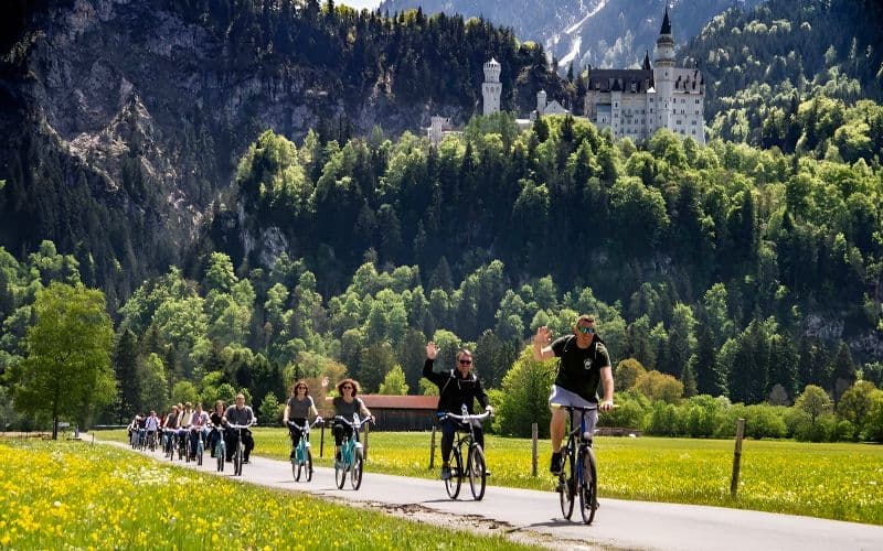Depuis Munich : Visite estivale du Château de Neuschwanstein avec balade à vélo