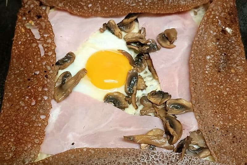 Cours de cuisine de galettes et crêpes avec dîner à Paris