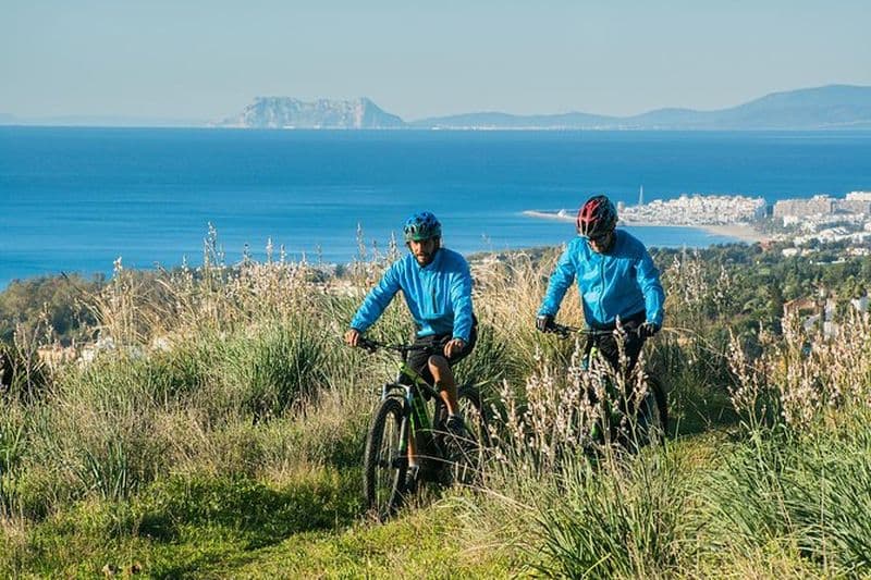 Balade en vélo électrique dans la Sierra Blanca de Marbella