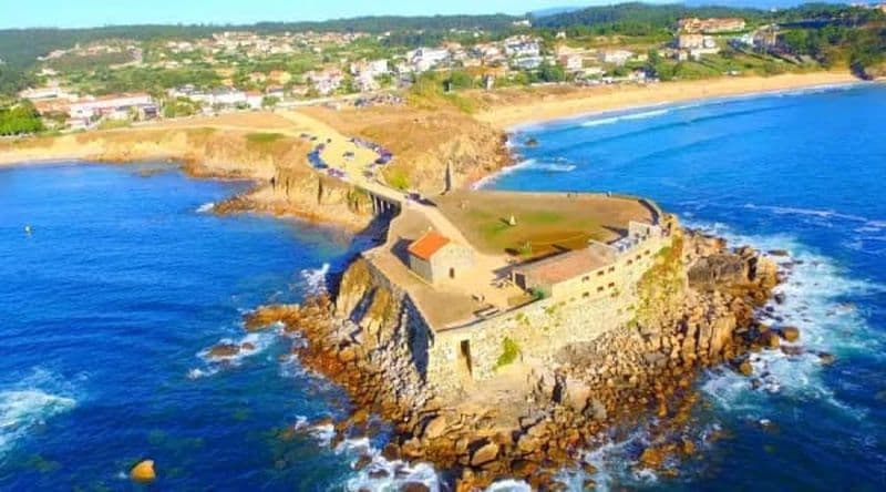 Excursion aux Rías Baixas depuis Saint-Jacques-de-Compostelle avec promenade en bateau et dégustation de vin
