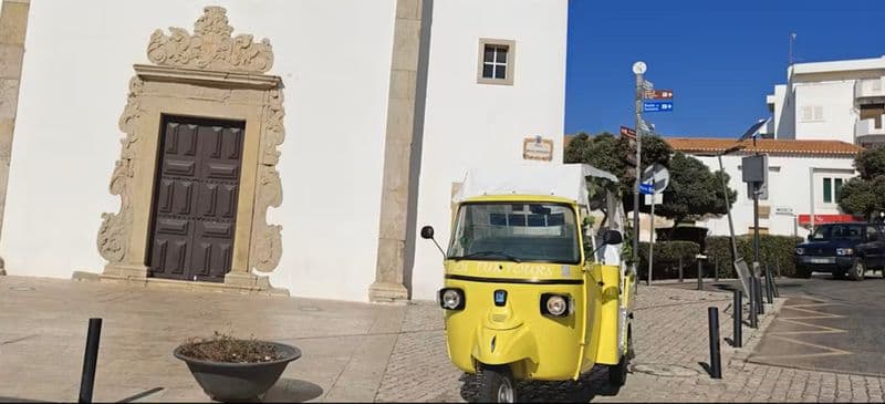 Guided tuk tuk experience of Albufeira Old Town