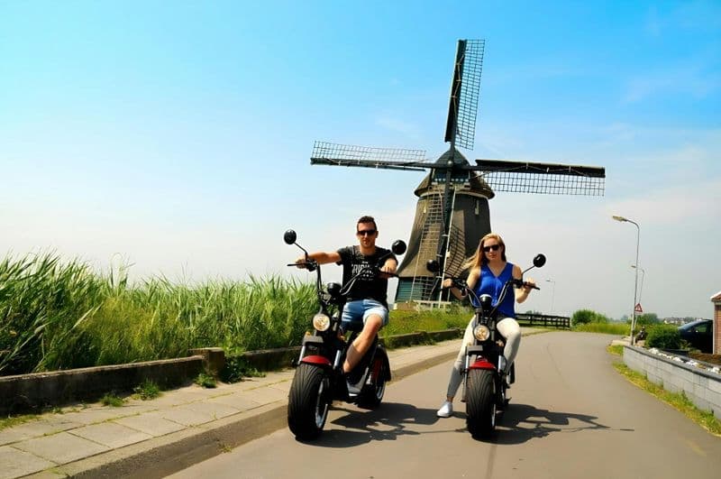 Visite autoguidée durable en hélicoptère électrique à Amsterdam