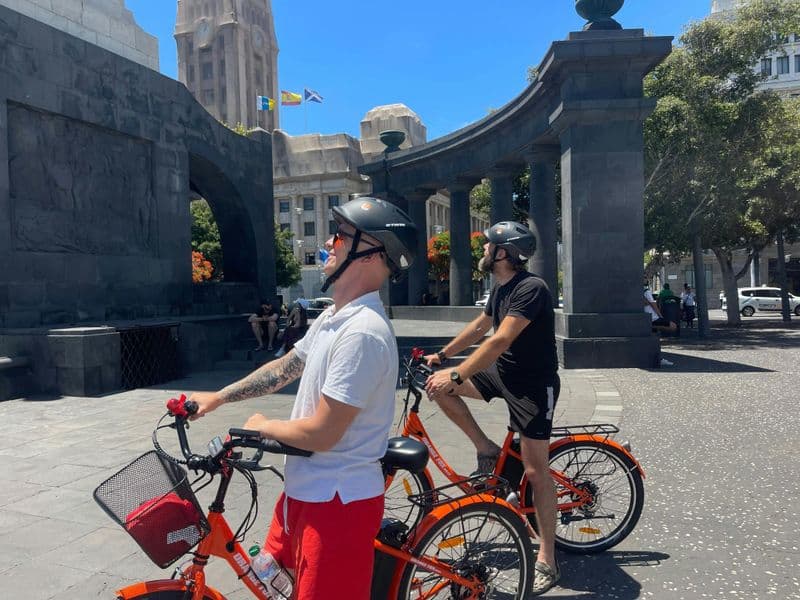 1.5-hour bike tour through Santa Cruz de Tenerife with e-bike option