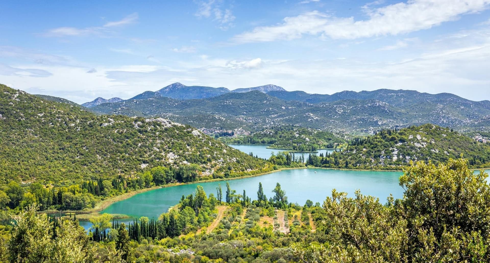 Stand-up paddleboard tour of Baćina Lakes