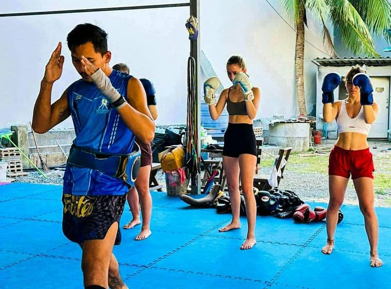 Shared Muay Thai boxing class for beginners in Koh Tao