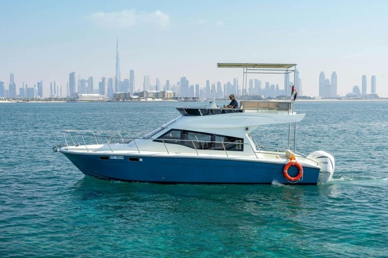 Billet Rent a 40-foot boat and experience Dubai with luxury