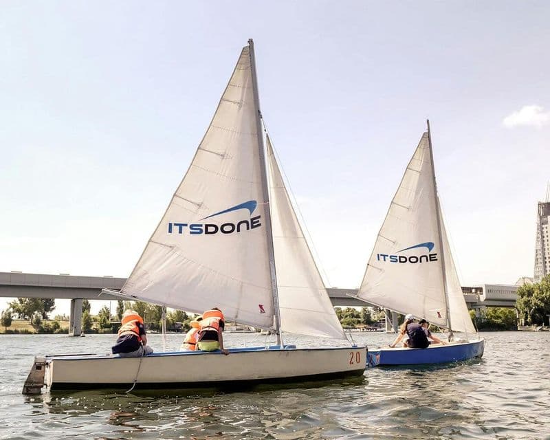 All-rounder boat rental to discover Vienna's Old Danube