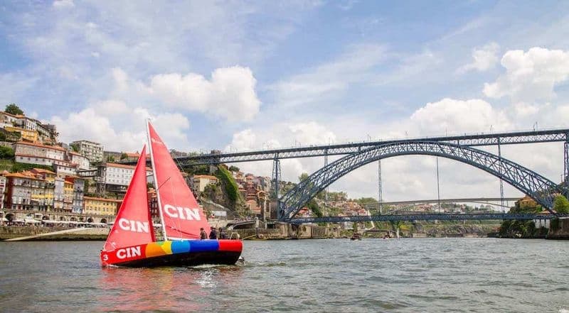 Porto cours privé de voile dans un bateau de course