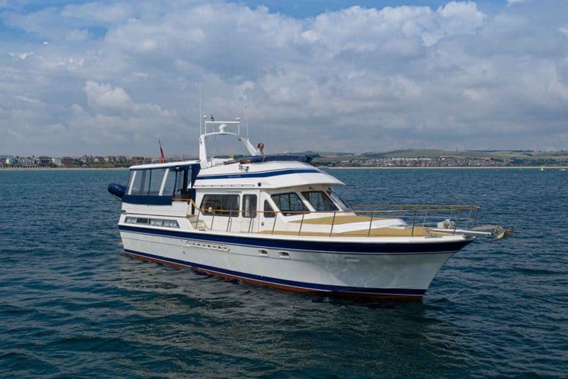 Trader 54 Sundeck (Motorboat)