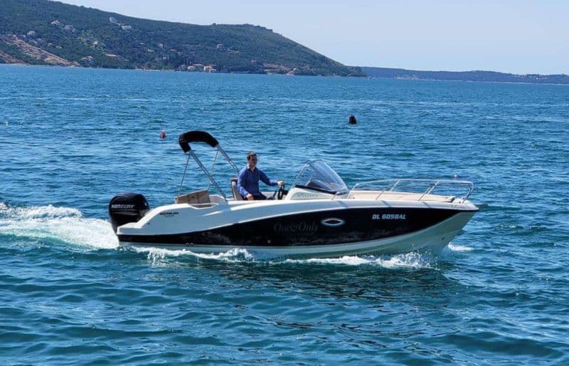 Quicksilver Activ 675 Sundeck (Motorboat)