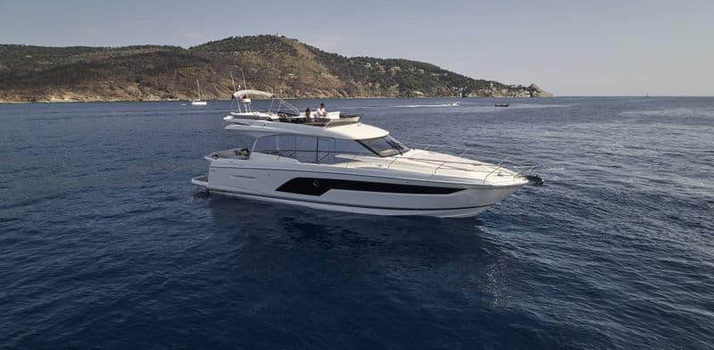 Location de bateau - Prestige 590 (Yacht)