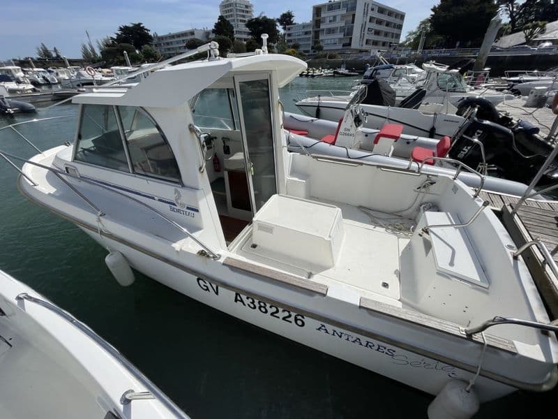 Bénéteau Antares 6 (Motorboat)