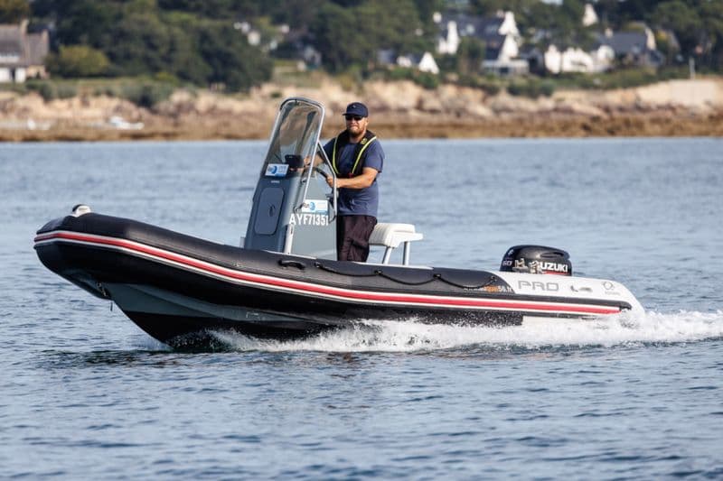 Zodiac Pro 550 (Semi-rigid)