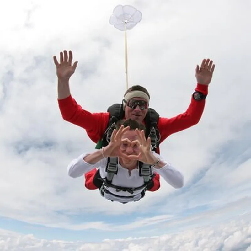 Saut en Parachute Tandem près de Millau