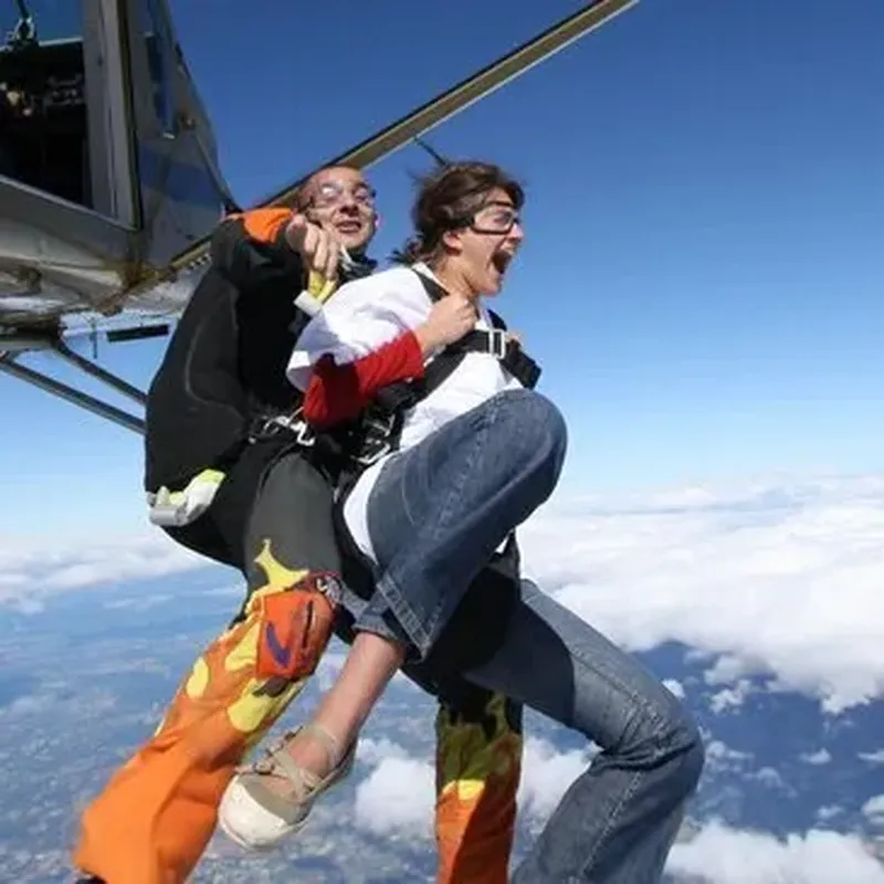 Saut en Parachute Tandem à Clermont-Ferrand