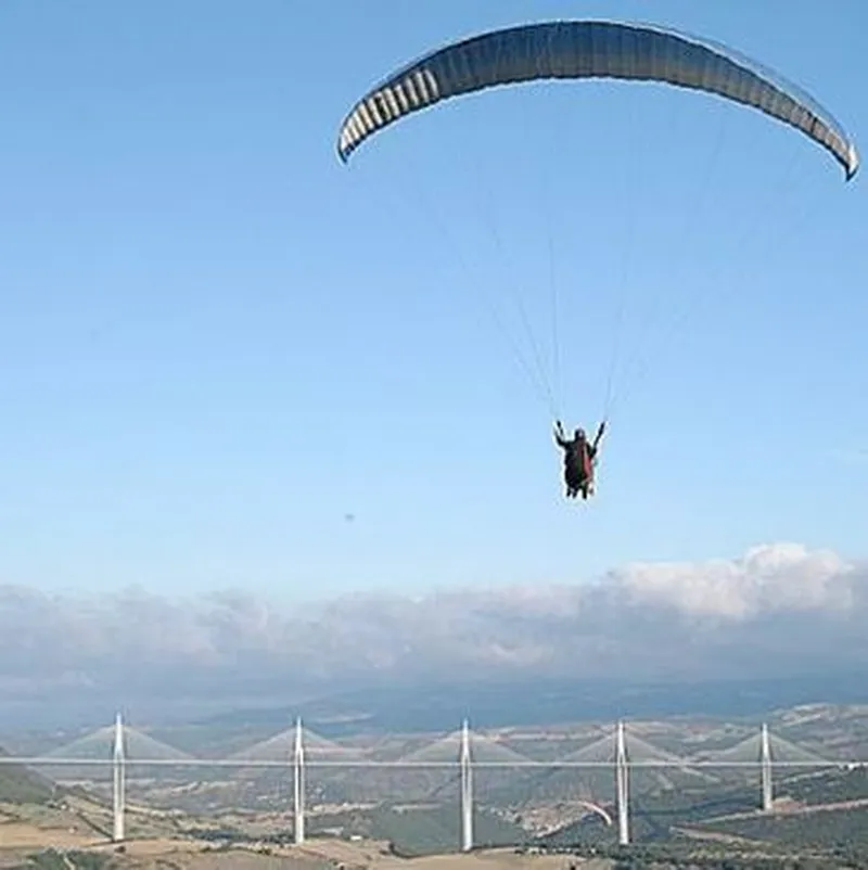 Baptême de Voltige en Parapente au Viaduc de Millau