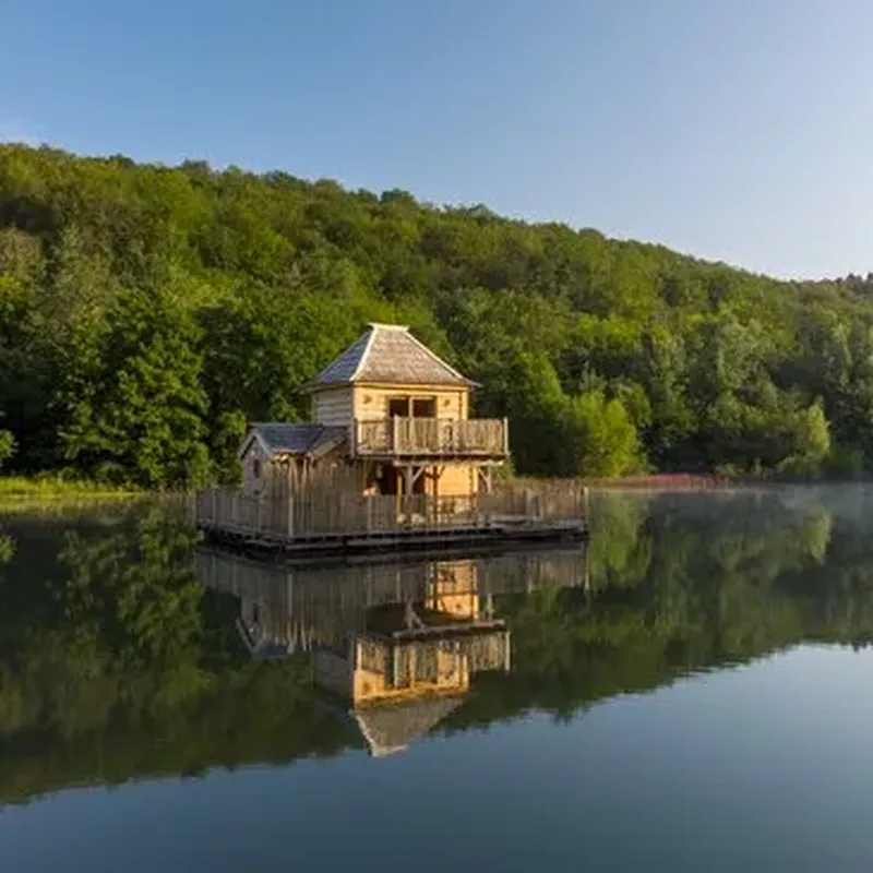 Cabane sur l'eau avec Spa près de Dijon
