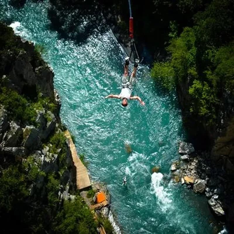 Saut à l'élastique au Pont de Ponsonnas près de Grenoble