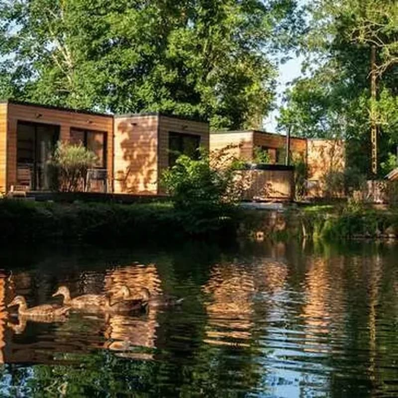 Cabane sur l'eau avec Spa Privatif près de Fontainebleau