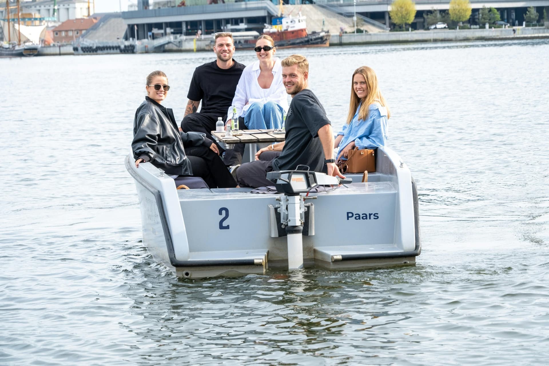 Aarhus : Location de bateau pour 1 ou 2 heures (sans permis)