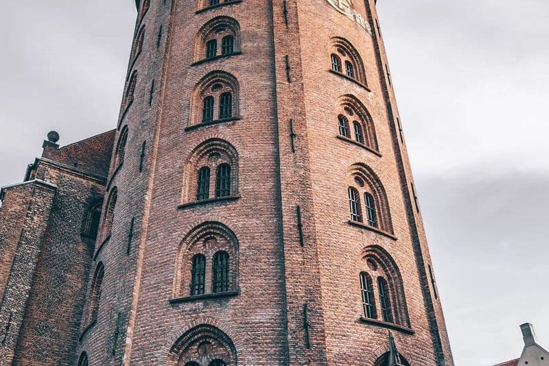 Copenhague : La chasse au mystère autoguidée du meurtre de la tour ronde