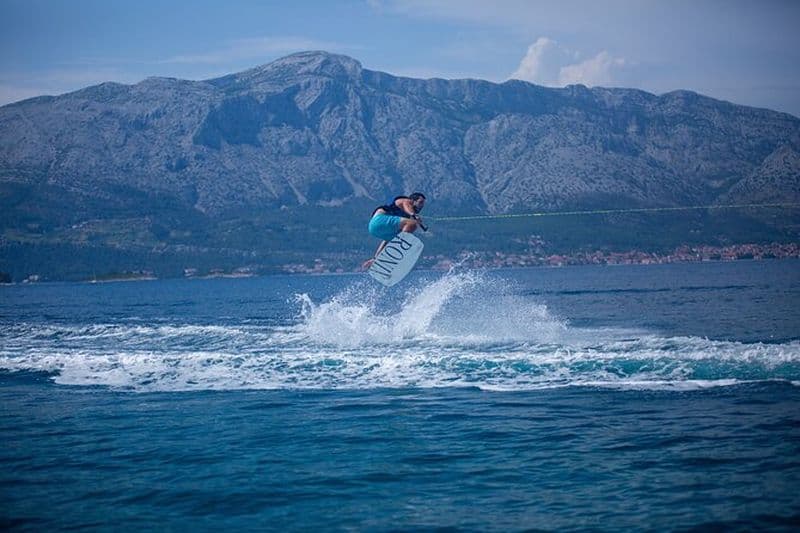 Vibes et Aventure : Wakeboard à Korčula, Lumbarda !