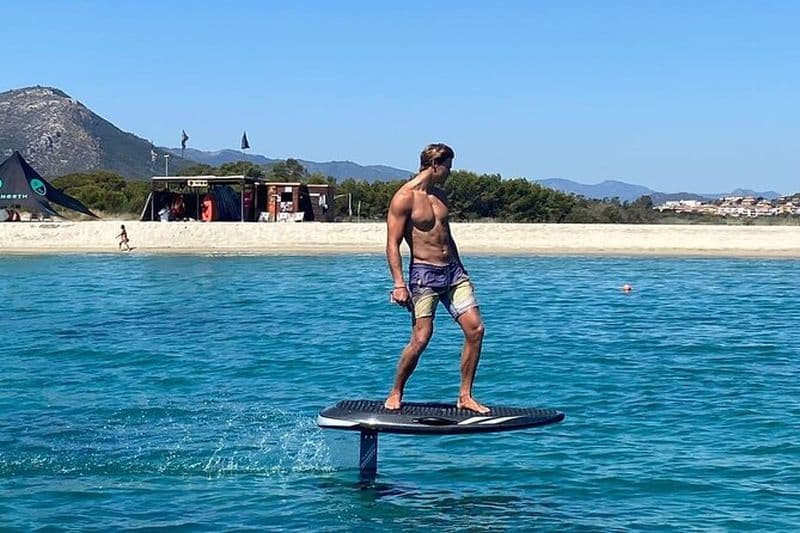 Cours privé Efoil d'une heure en Sardaigne