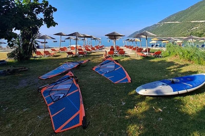 Découvrez des cours privés de planche à voile à Vasiliki
