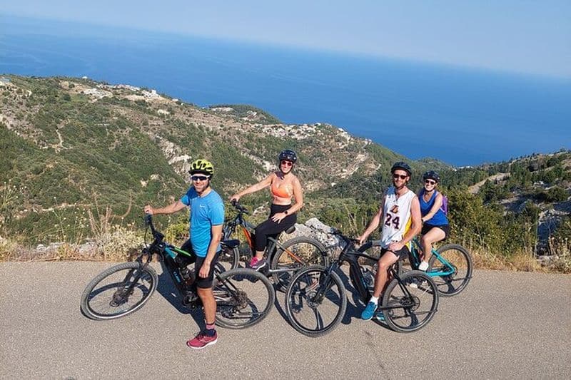 E-Mountain Bike Tour au toit de l'île de Leucade