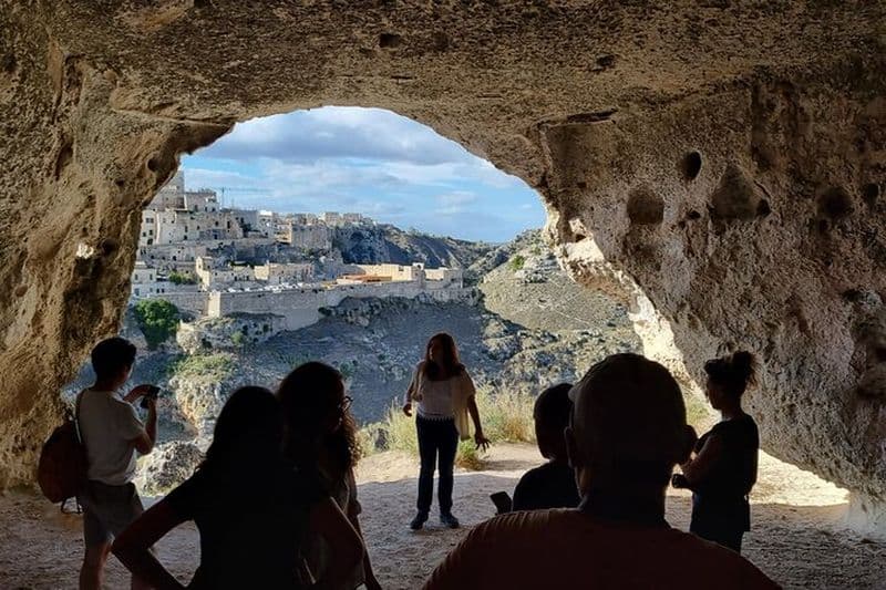 Visite guidée à pied dans le parc régional des églises rupestres