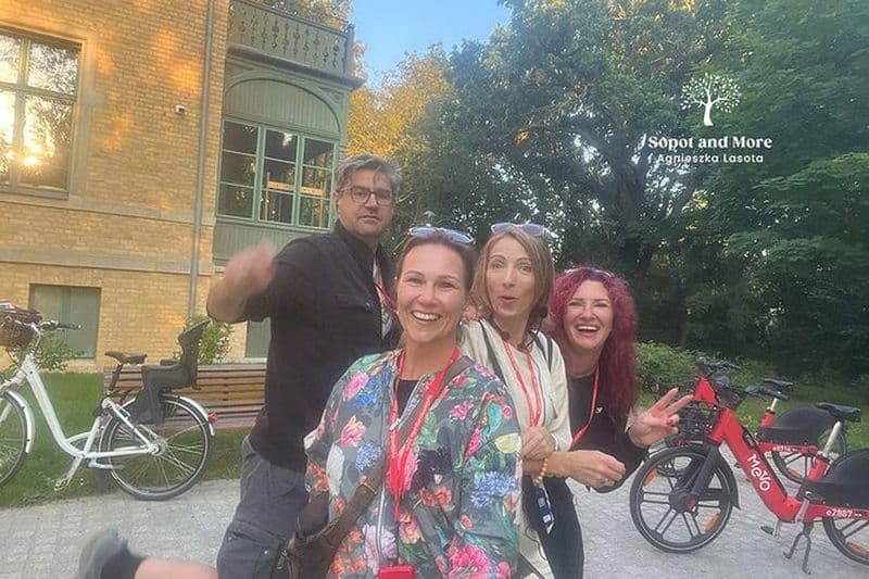 Sopot Private City Walking or Bike Tour avec un architecte local