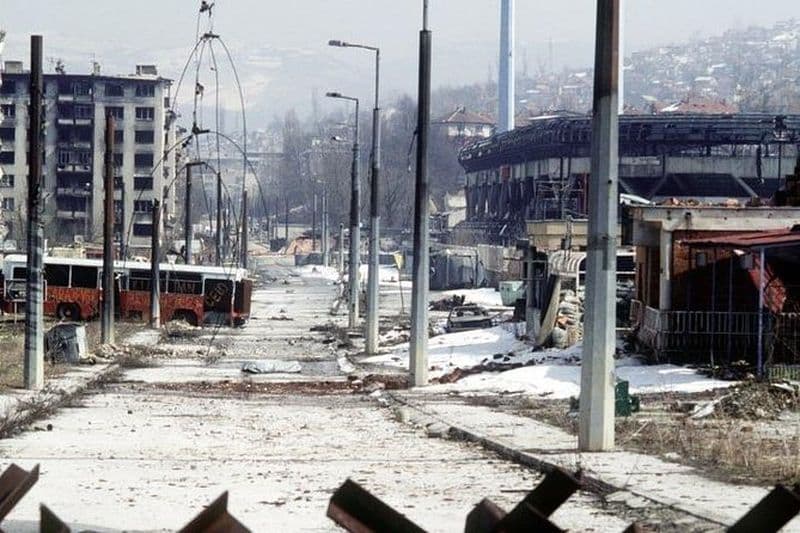 Sarajevo en état de siège : Visite de lutte et de survie d’une ville