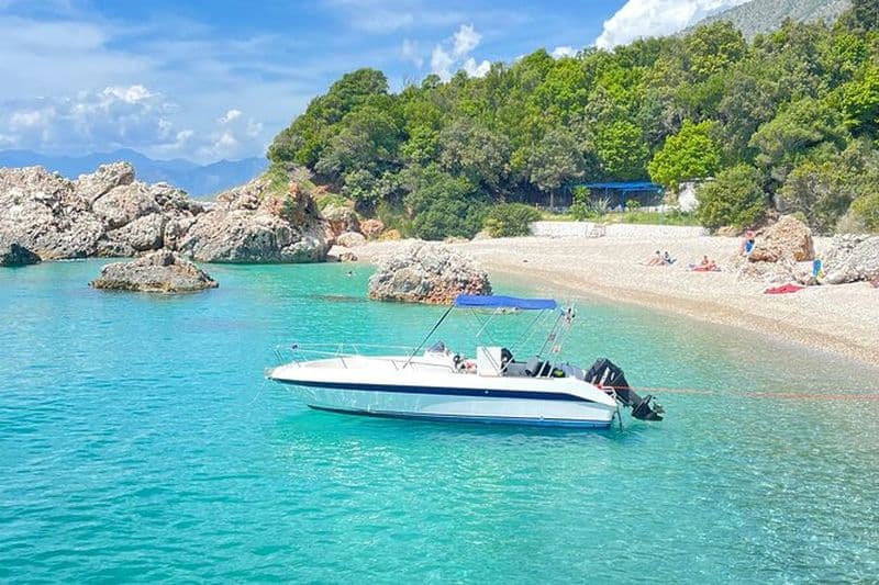 Saranda : Croisière côtière en petit groupe avec arrêts pêche et baignade