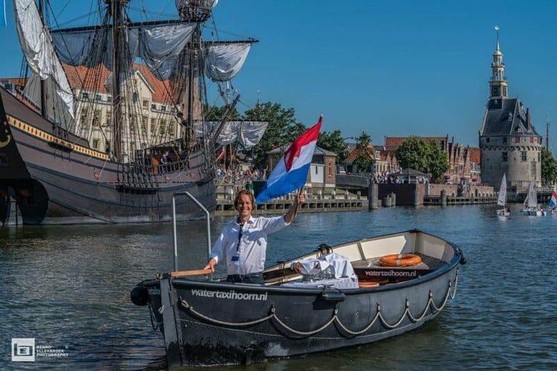 Visitez le port des Pays-Bas à Hoorn en bateau taxi électrique