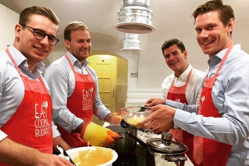 Easy Cooking Class Budapest - avec Market Walk (vin local et pálinka inclus)