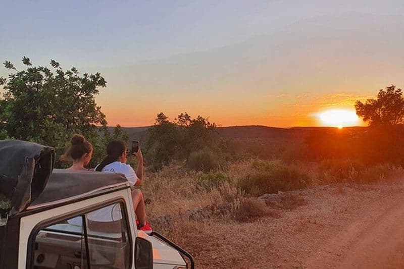 Coucher de soleil en jeep par les montagnes de l'Algarve